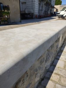 dessus de mur en pierre