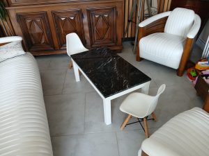 habillage d'un dessus de table basse en marbre
